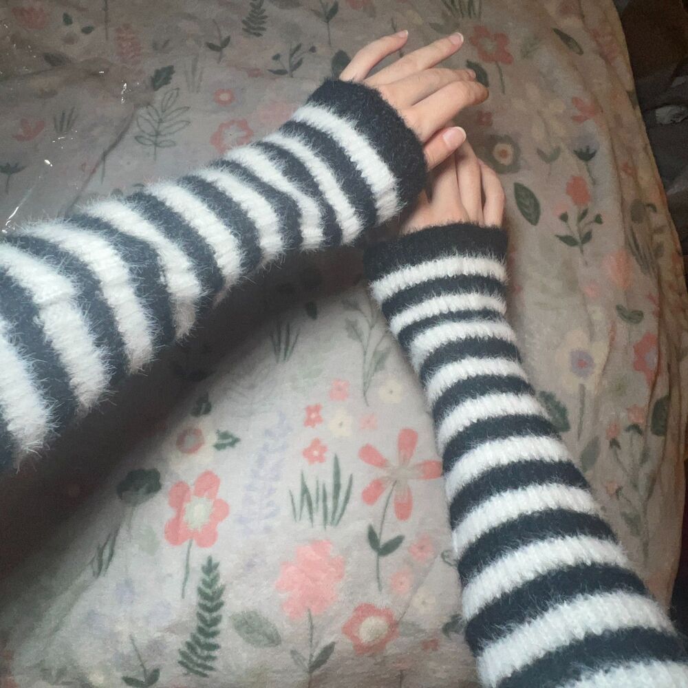 NWT Striped Fuzzy Arm Warmers OS Black White Scene Mall Goth Emo Grunge Y2K Rave